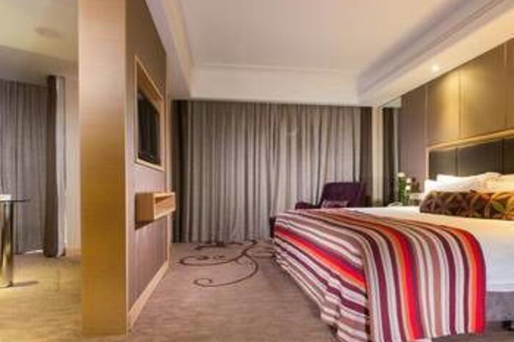 Room 13 of 15