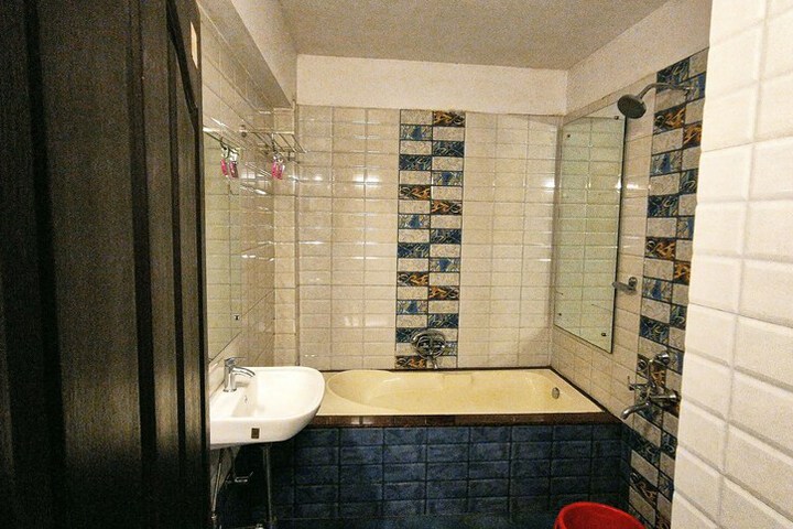 Room 121 of 169