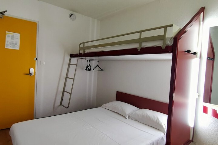 Room 6 of 26