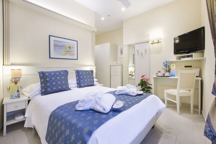 Room 10 of 48