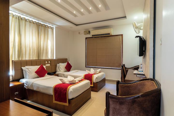 Room 6 of 12