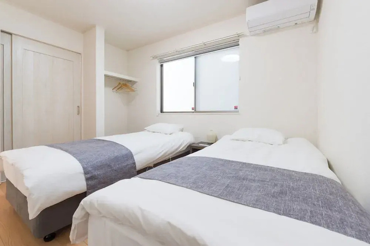 Room 5 of 25