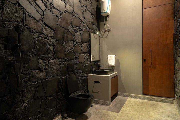 Room 5 of 12