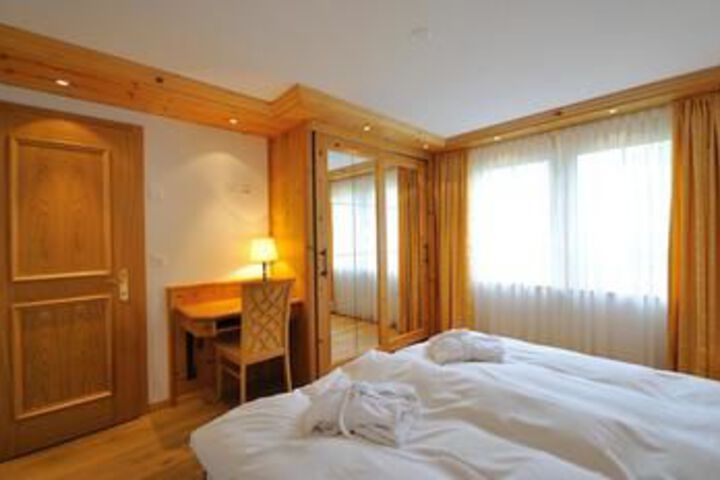 Room 32 of 73