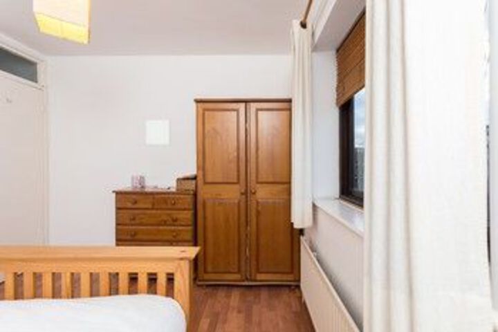Room 16 of 34