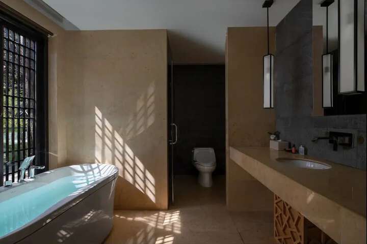 Room 42 of 105