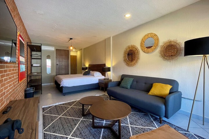 Room 10 of 28