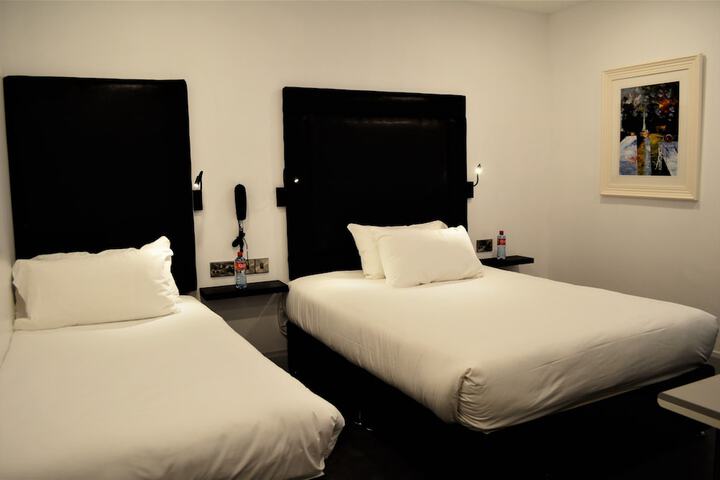 Room 44 of 219