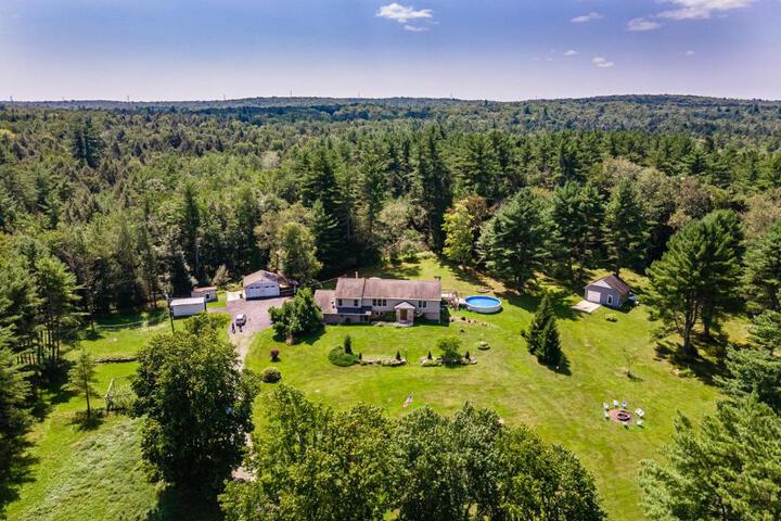 Southwoods Mountain Estate -private mansion pool, hottub+ 15 acres