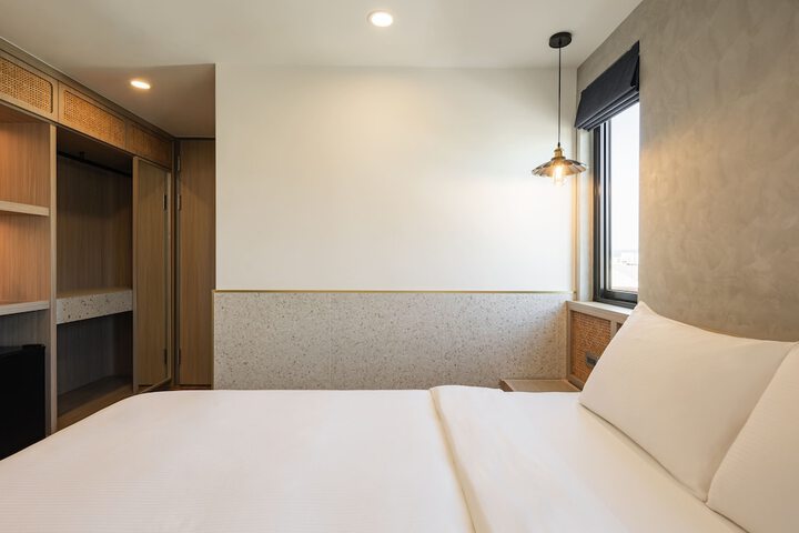 Room 33 of 50