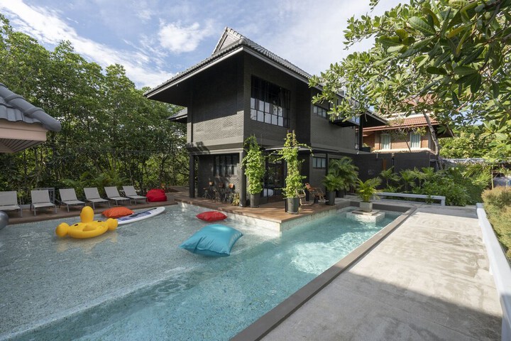 Pool 158 of 219