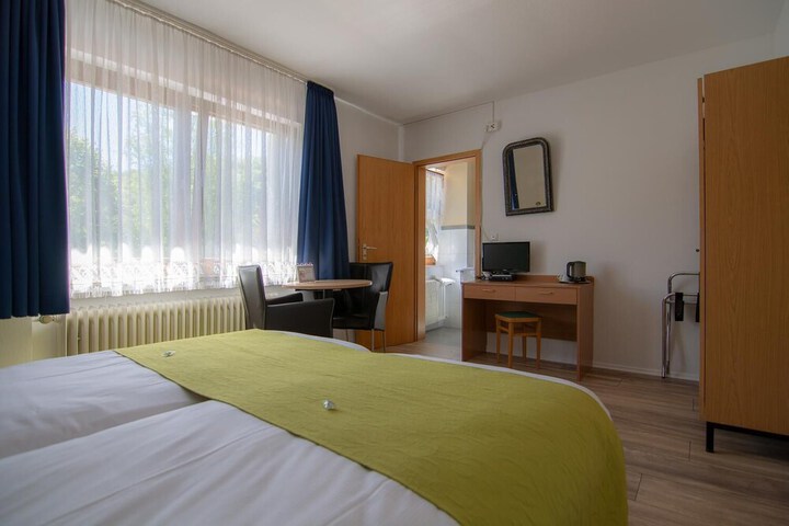 Room 4 of 60