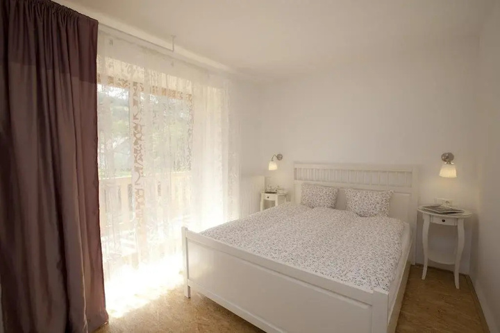 Room 4 of 14