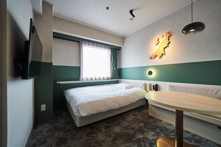 Room 16 of 28