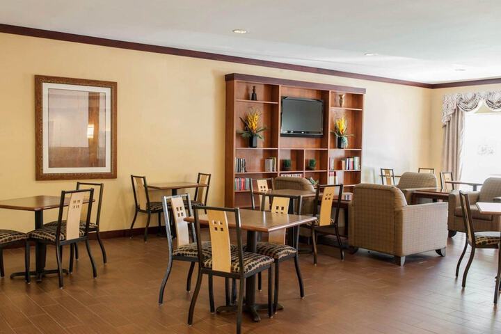 Breakfast area