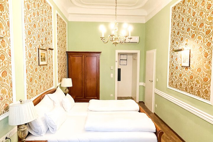 Room 21 of 40