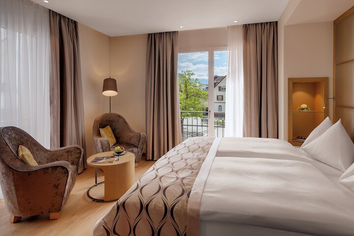 Room 2 of 44