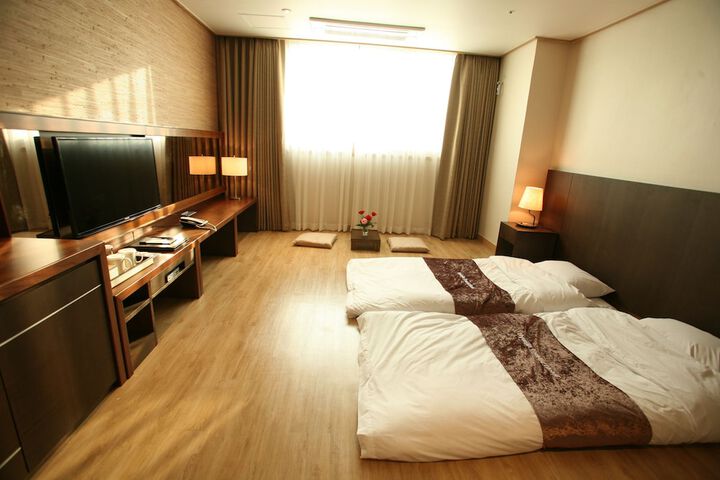 Room 22 of 83
