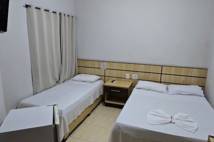 Room 4 of 10