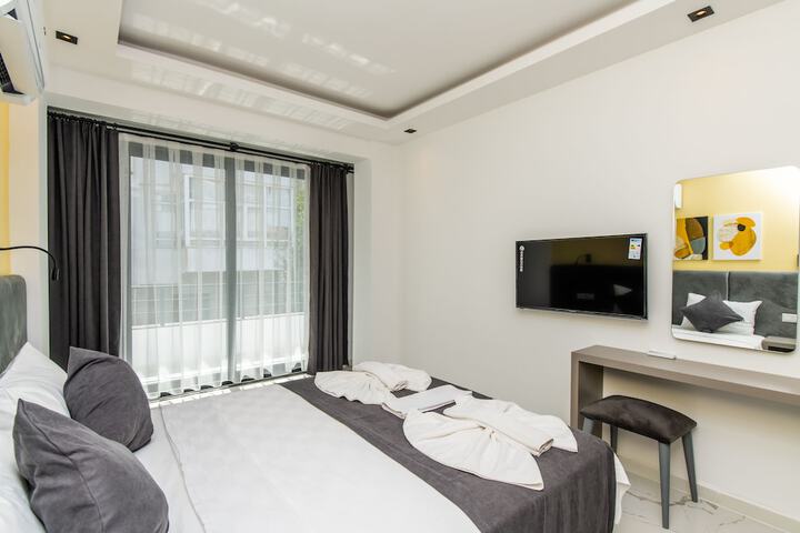 Room 2 of 63