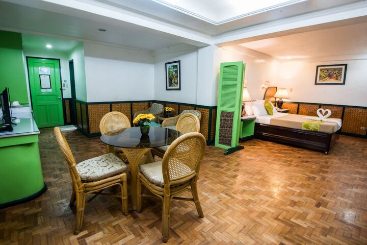 Room 6 of 23