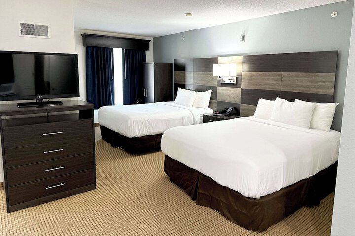 1 Queen Bed Efficiency Suite (25 of 54)