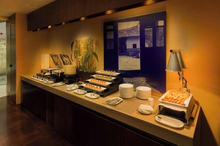 Dining 46 of 105