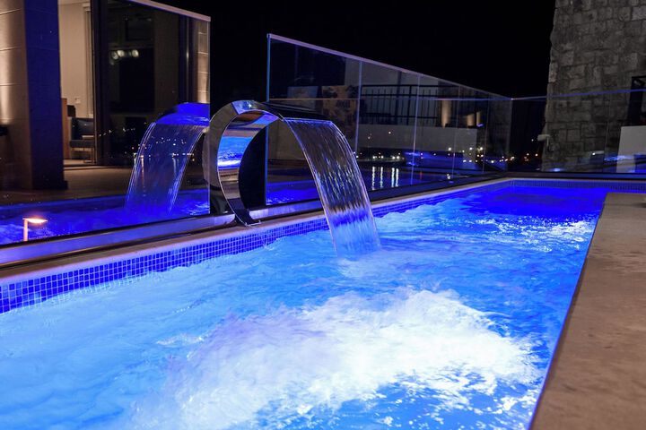 Pool 40 of 59