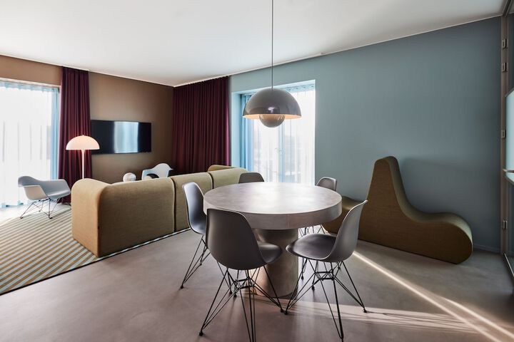 Room 27 of 39