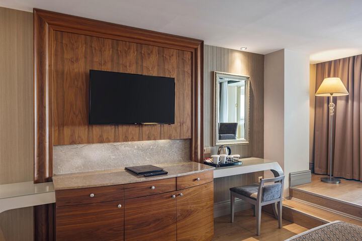 Room 16 of 134