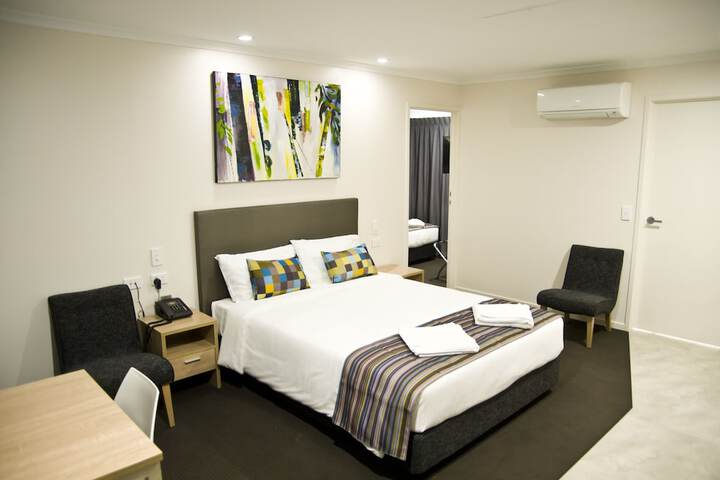 Room 9 of 37