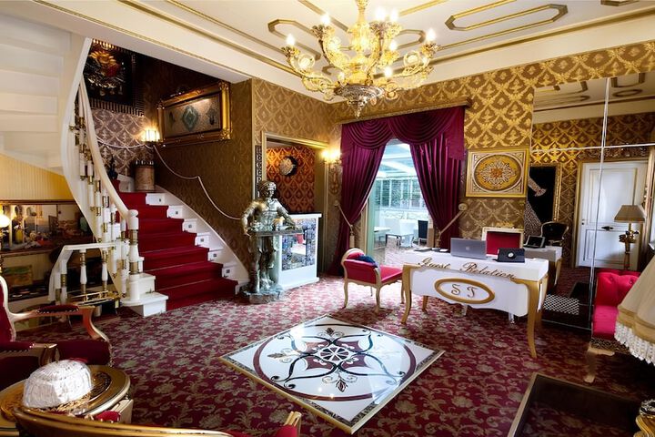 Hotel Lobby