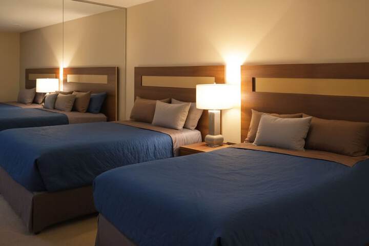 Room 9 of 32