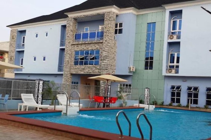 Lavalon Hotel and Suites