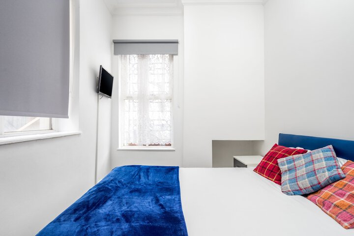 Room 7 of 38