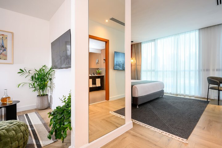 Room 25 of 49