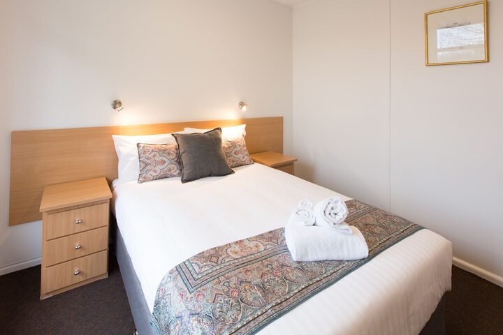 Room 9 of 33