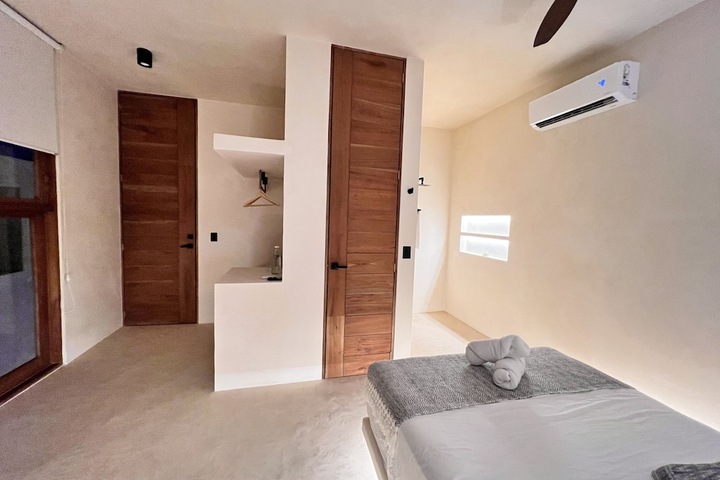 Room 16 of 90