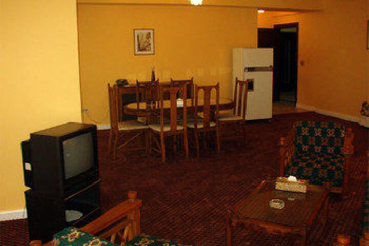 Room 11 of 16