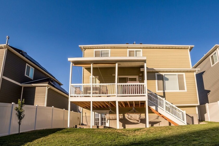 Exterior of New Luxury Apt Close to Shops Ski Resorts and More