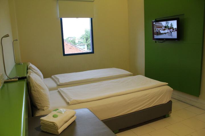 Room 8 of 30