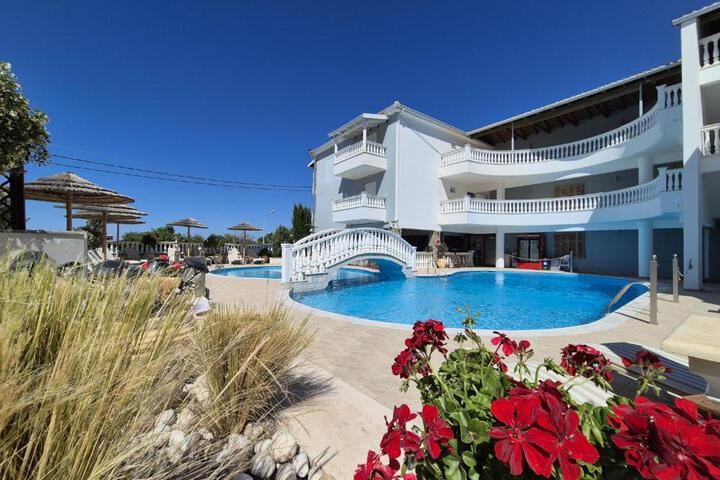 Vrachos Beach Hotel