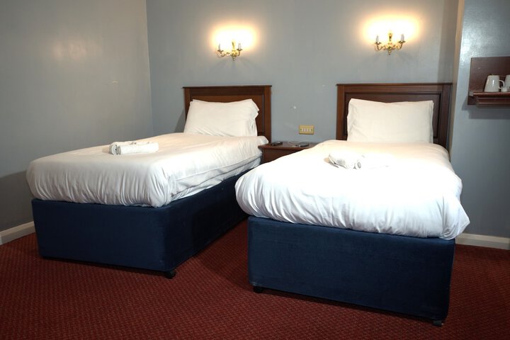 Room 10 of 68