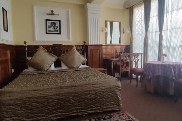 Room 16 of 32