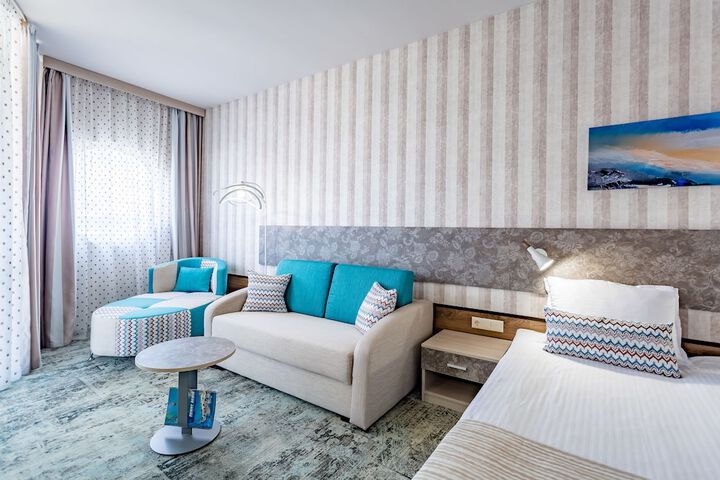 Room 16 of 115