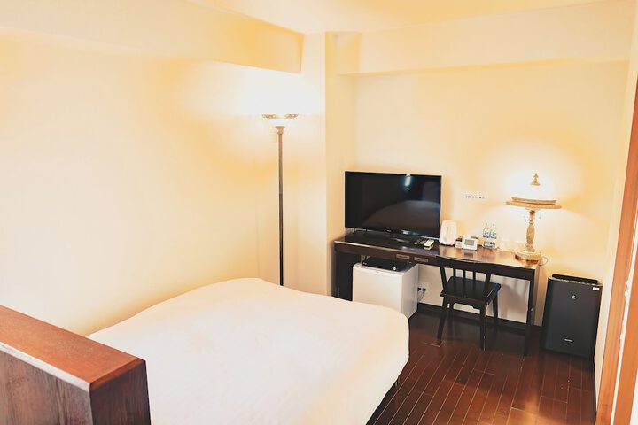Room 12 of 64