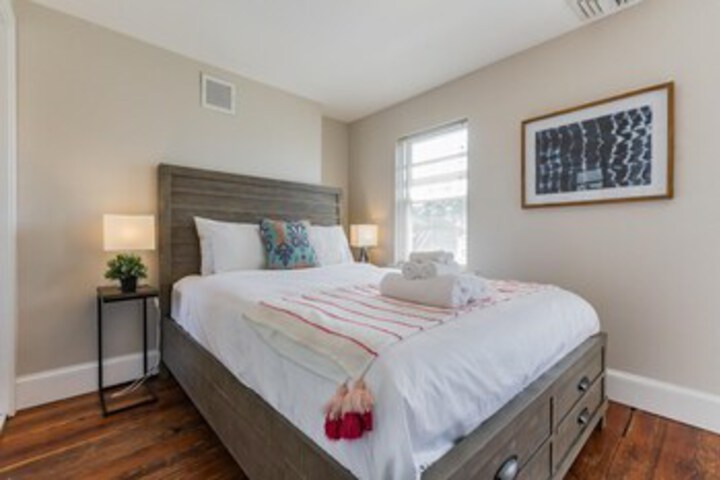 Room 33 of 40