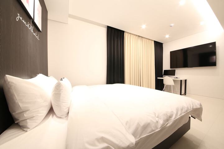 Room 21 of 117