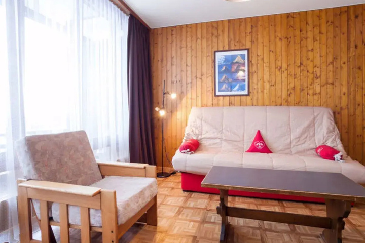 Room 4 of 12