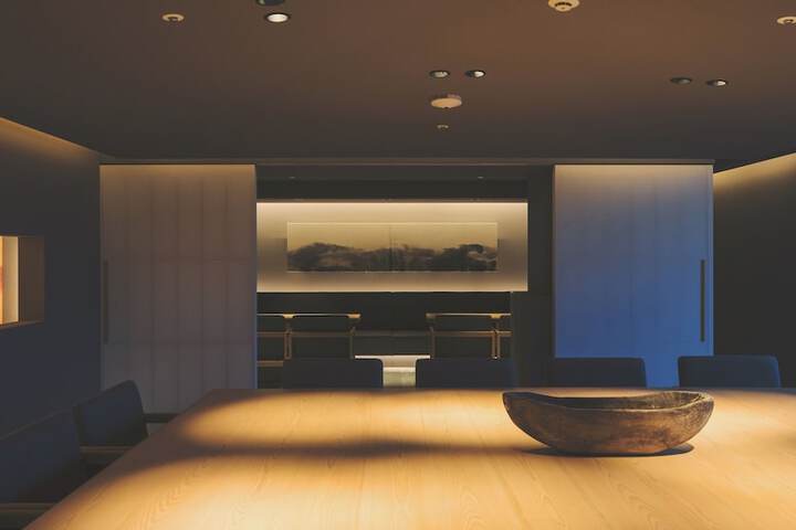 Lounge 208 of 282